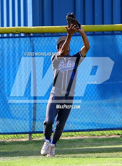 Thumbnail 2 in Warren vs. Gahr photogallery.
