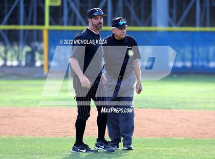 Thumbnail 2 in Warren vs. Gahr photogallery.