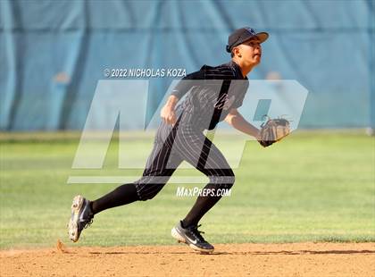 Thumbnail 2 in Warren vs. Gahr photogallery.