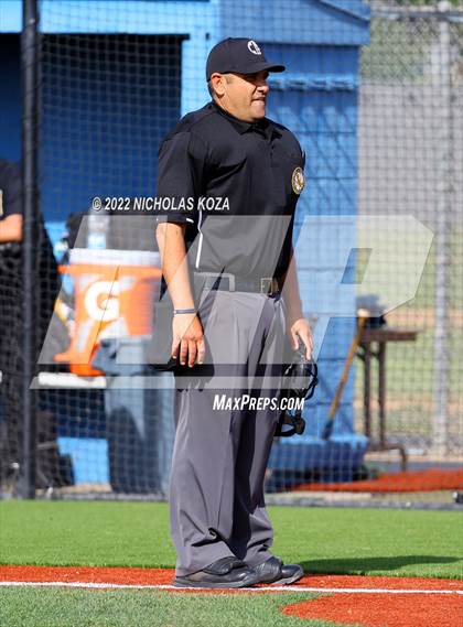 Thumbnail 3 in Warren vs. Gahr photogallery.