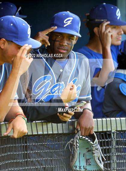 Thumbnail 2 in Warren vs. Gahr photogallery.