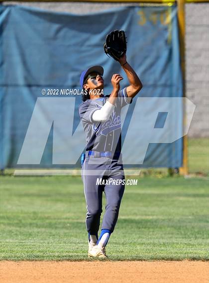 Thumbnail 2 in Warren vs. Gahr photogallery.