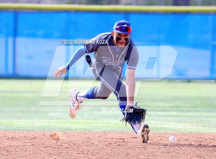 Thumbnail 2 in Warren vs. Gahr photogallery.