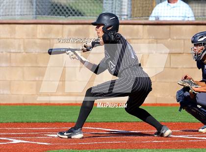 Thumbnail 2 in Warren vs. Gahr photogallery.
