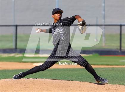 Thumbnail 3 in Warren vs. Gahr photogallery.