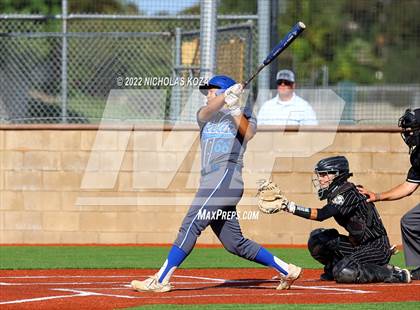 Thumbnail 3 in Warren vs. Gahr photogallery.