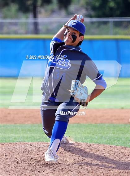 Thumbnail 3 in Warren vs. Gahr photogallery.