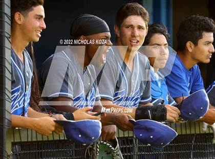 Thumbnail 3 in Warren vs. Gahr photogallery.