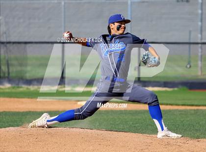 Thumbnail 3 in Warren vs. Gahr photogallery.