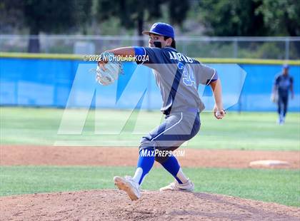 Thumbnail 2 in Warren vs. Gahr photogallery.