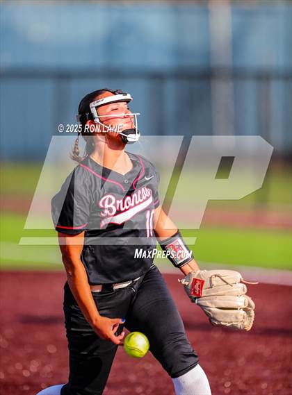 Thumbnail 1 in JV: Norman @ Mustang photogallery.