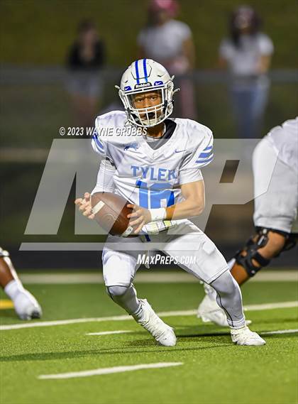 Thumbnail 1 in Tyler @ Longview photogallery.
