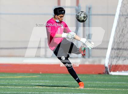 Thumbnail 2 in Warren vs. Lynwood photogallery.