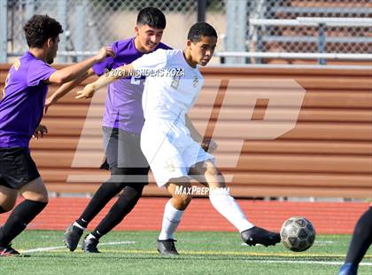 Thumbnail 2 in Warren vs. Lynwood photogallery.