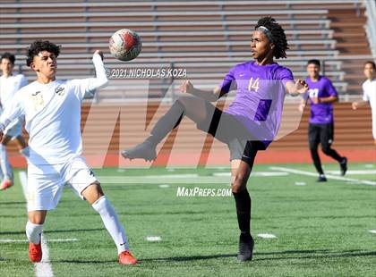 Thumbnail 2 in Warren vs. Lynwood photogallery.