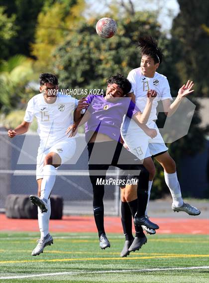 Thumbnail 3 in Warren vs. Lynwood photogallery.