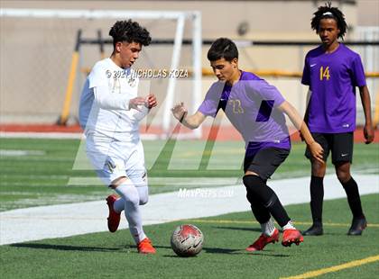 Thumbnail 3 in Warren vs. Lynwood photogallery.