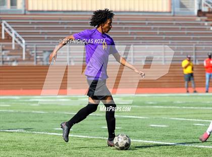 Thumbnail 2 in Warren vs. Lynwood photogallery.