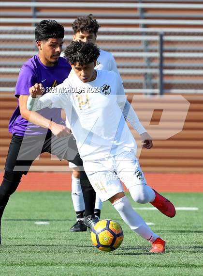Thumbnail 1 in Warren vs. Lynwood photogallery.