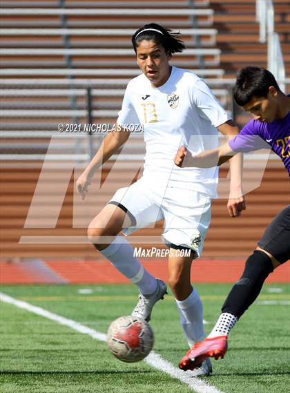 Thumbnail 2 in Warren vs. Lynwood photogallery.
