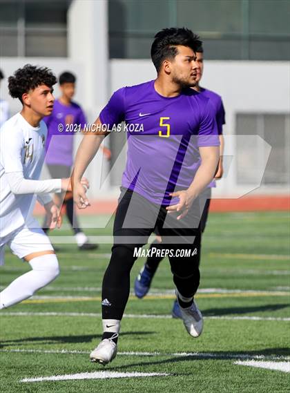 Thumbnail 2 in Warren vs. Lynwood photogallery.