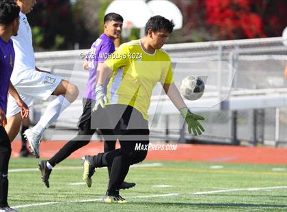 Thumbnail 2 in Warren vs. Lynwood photogallery.