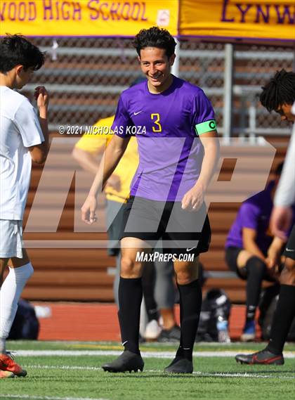 Thumbnail 2 in Warren vs. Lynwood photogallery.