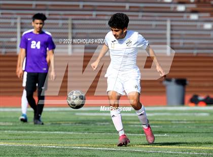 Thumbnail 2 in Warren vs. Lynwood photogallery.