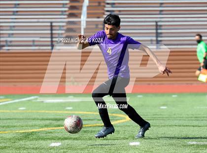 Thumbnail 2 in Warren vs. Lynwood photogallery.