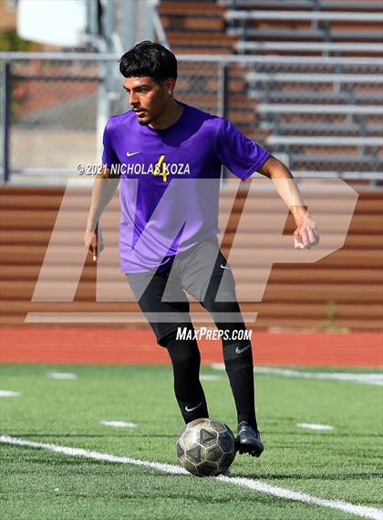 Thumbnail 3 in Warren vs. Lynwood photogallery.