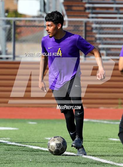 Thumbnail 1 in Warren vs. Lynwood photogallery.