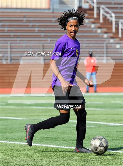 Thumbnail 3 in Warren vs. Lynwood photogallery.