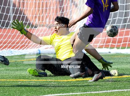 Thumbnail 3 in Warren vs. Lynwood photogallery.