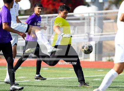 Thumbnail 3 in Warren vs. Lynwood photogallery.