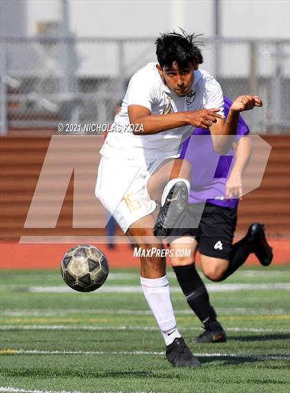 Thumbnail 2 in Warren vs. Lynwood photogallery.