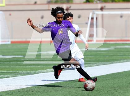 Thumbnail 2 in Warren vs. Lynwood photogallery.
