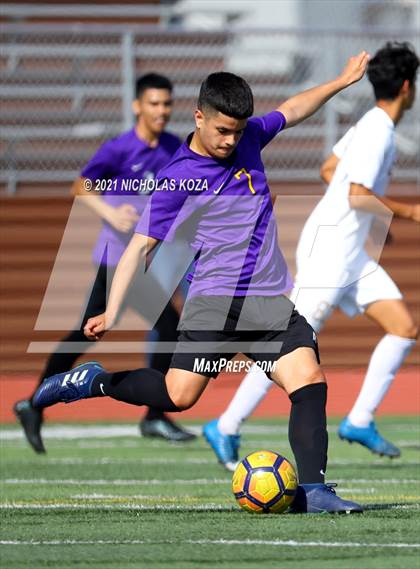 Thumbnail 3 in Warren vs. Lynwood photogallery.