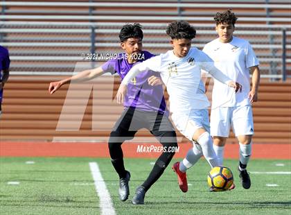 Thumbnail 2 in Warren vs. Lynwood photogallery.