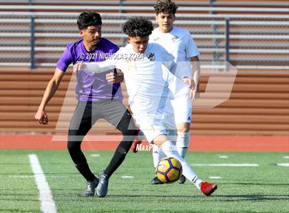 Thumbnail 3 in Warren vs. Lynwood photogallery.