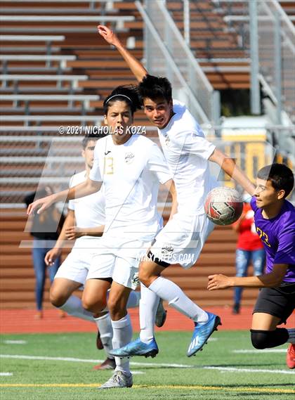 Thumbnail 3 in Warren vs. Lynwood photogallery.
