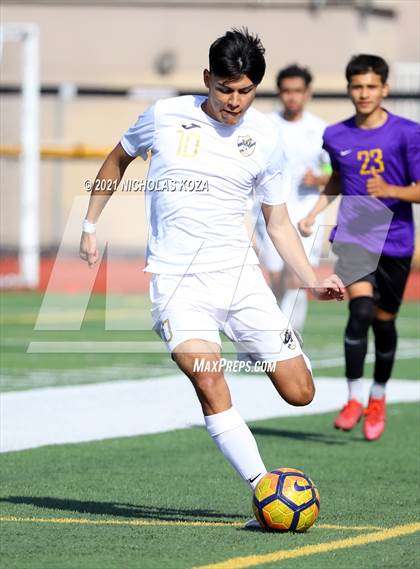 Thumbnail 3 in Warren vs. Lynwood photogallery.