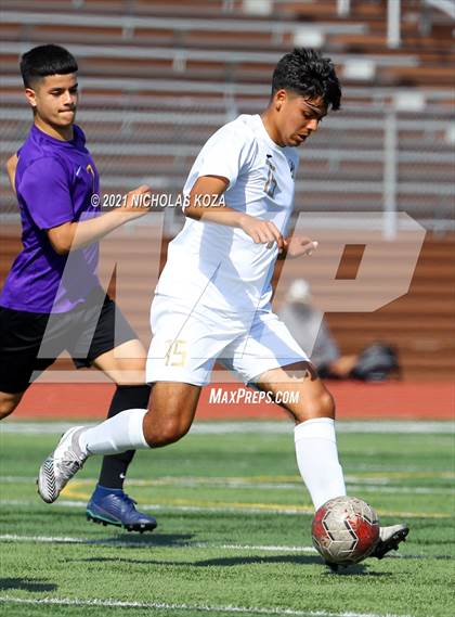 Thumbnail 2 in Warren vs. Lynwood photogallery.