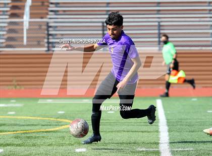 Thumbnail 1 in Warren vs. Lynwood photogallery.