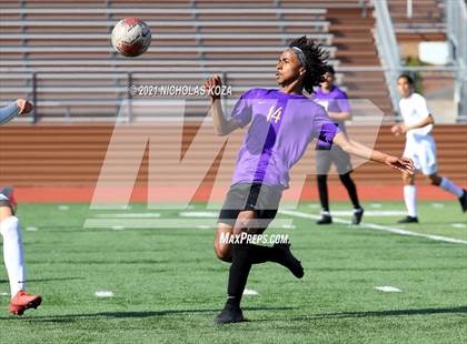Thumbnail 1 in Warren vs. Lynwood photogallery.