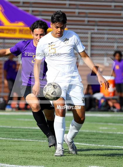 Thumbnail 3 in Warren vs. Lynwood photogallery.