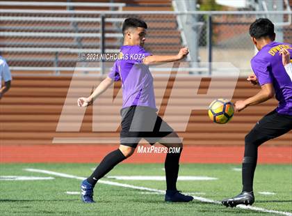 Thumbnail 3 in Warren vs. Lynwood photogallery.