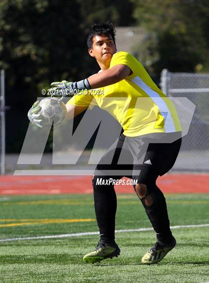 Thumbnail 1 in Warren vs. Lynwood photogallery.