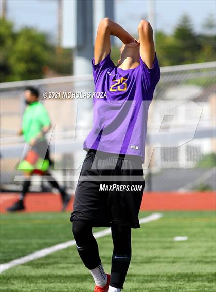 Thumbnail 2 in Warren vs. Lynwood photogallery.