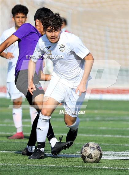 Thumbnail 3 in Warren vs. Lynwood photogallery.