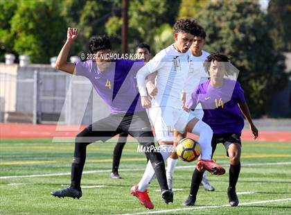 Thumbnail 2 in Warren vs. Lynwood photogallery.